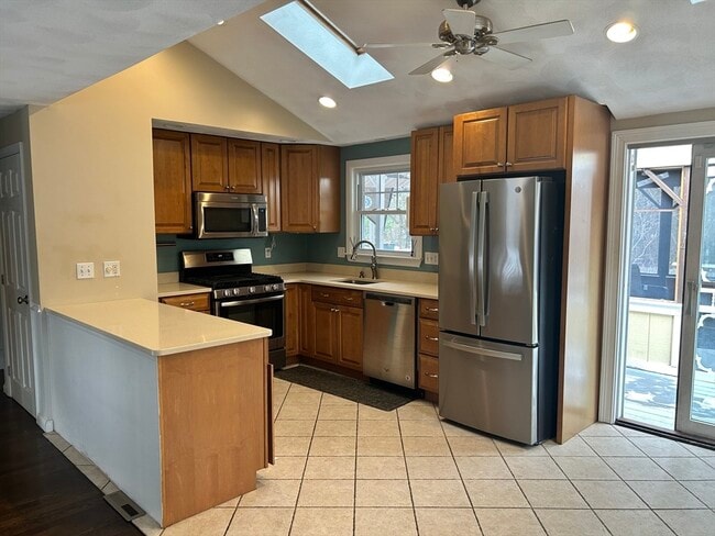 Building Photo - 31 Harjean Rd