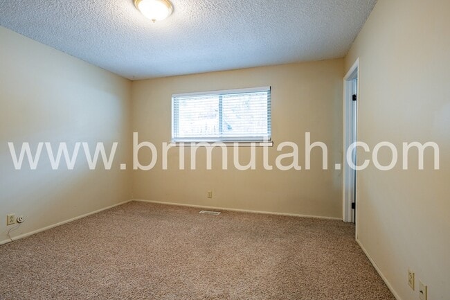 Building Photo - 3608 Eastwood Dr