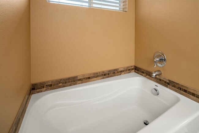 Building Photo - Great Location, Single Family Home, CDA, Pet Friendly