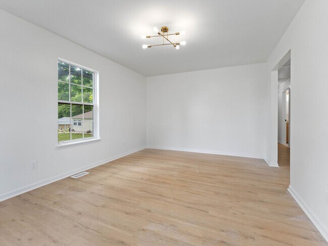 Building Photo - Fully Renovated 3-Bedroom Home with Designer Kitchen, Large Deck & Central Air in Pennsauken