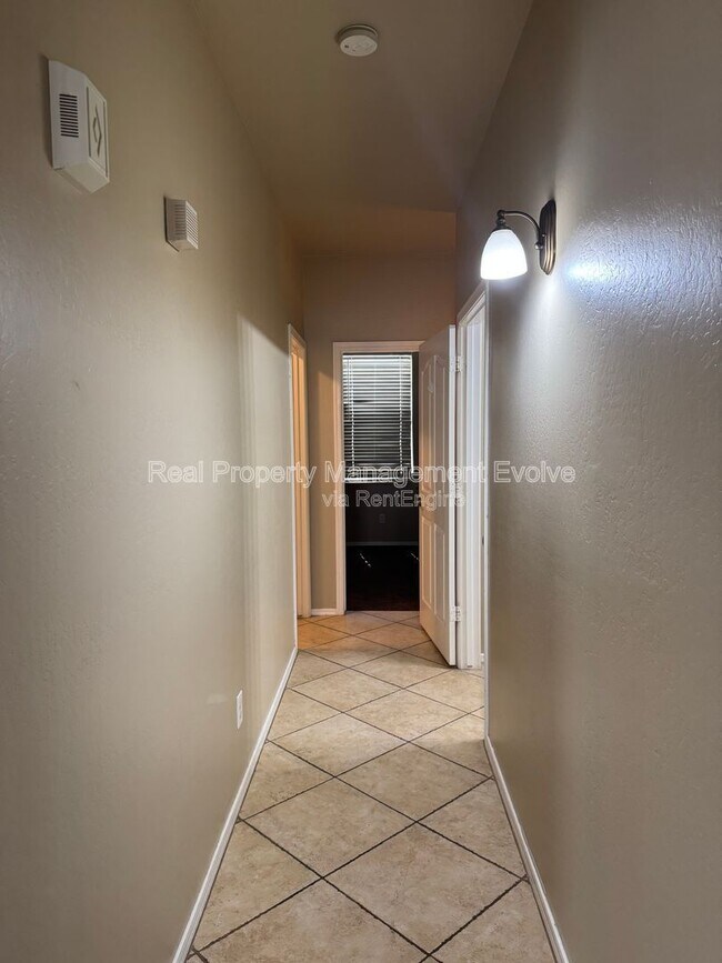 Building Photo - 15440 W Jefferson St