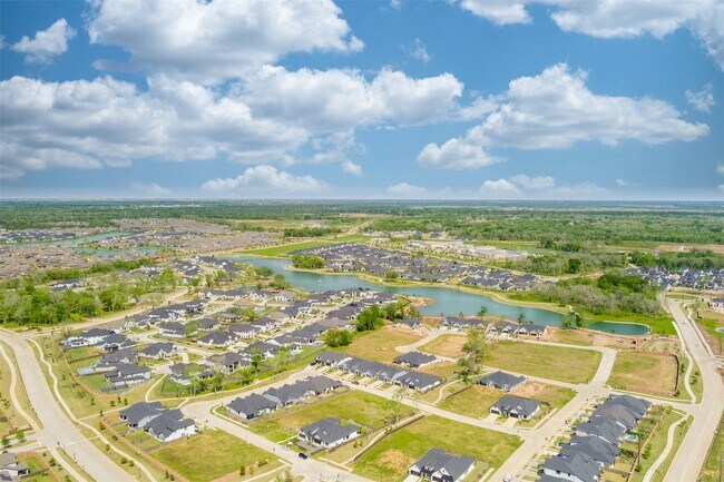 Building Photo - 8714 Windsong Trail Dr