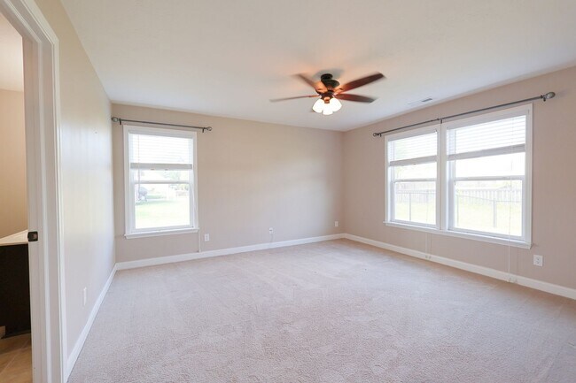 Building Photo - Beautiful 3 Bedroom House in Quiet Auburn ...