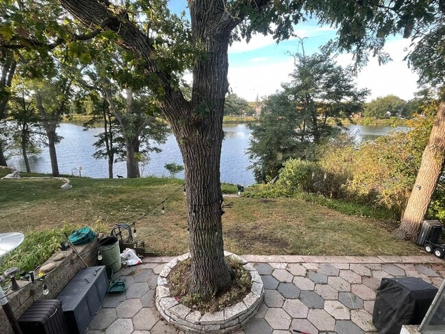 Building Photo - 1 Bed, 1 Bath Home on Silver Lake Available For Rent