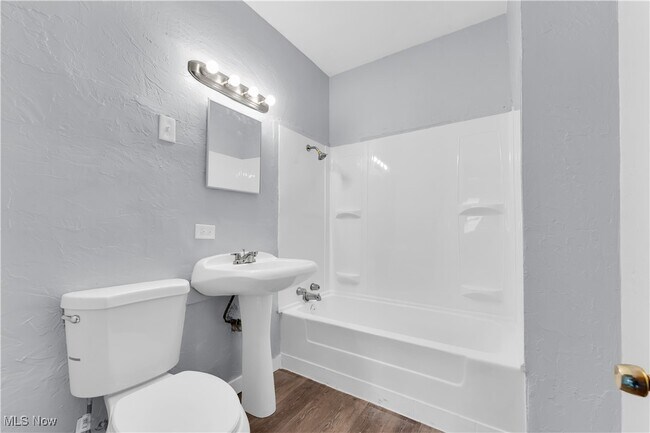 Building Photo - 3111 W 90th St
