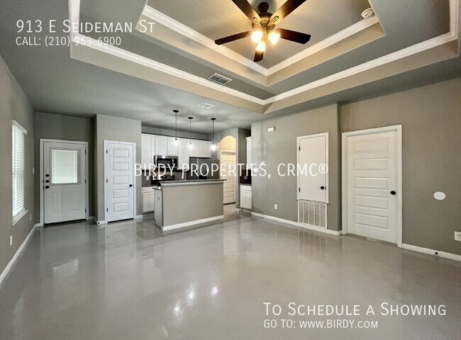 Building Photo - 913 E Seidemann St