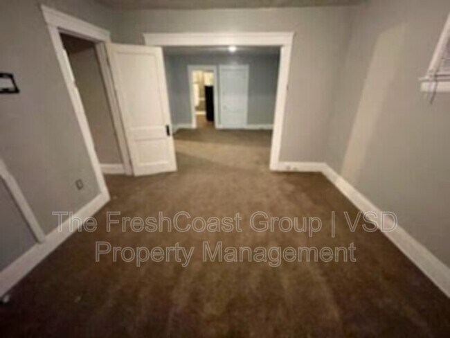 Building Photo - 11705 Hamlen Ave