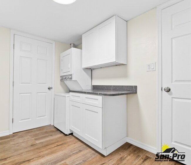 Building Photo - 213 Live Oak Ave