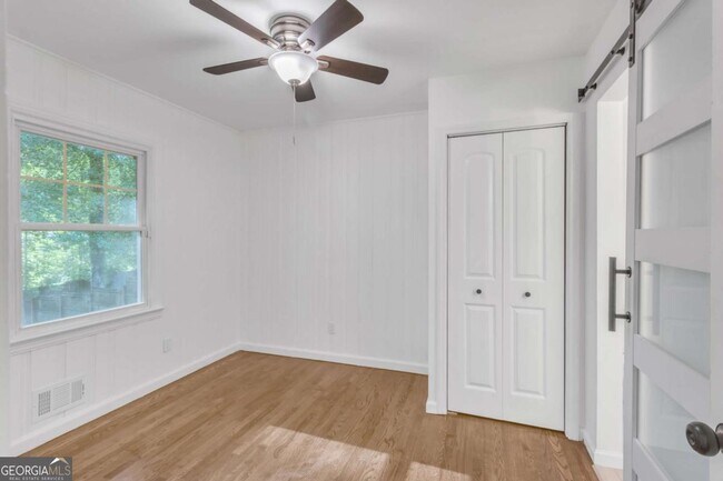 Building Photo - 2773 Fairlane Dr SE