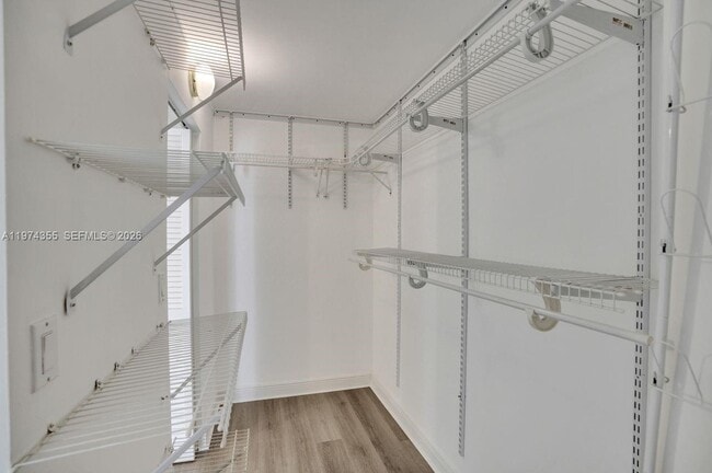 Building Photo - 1450 Brickell Bay Dr