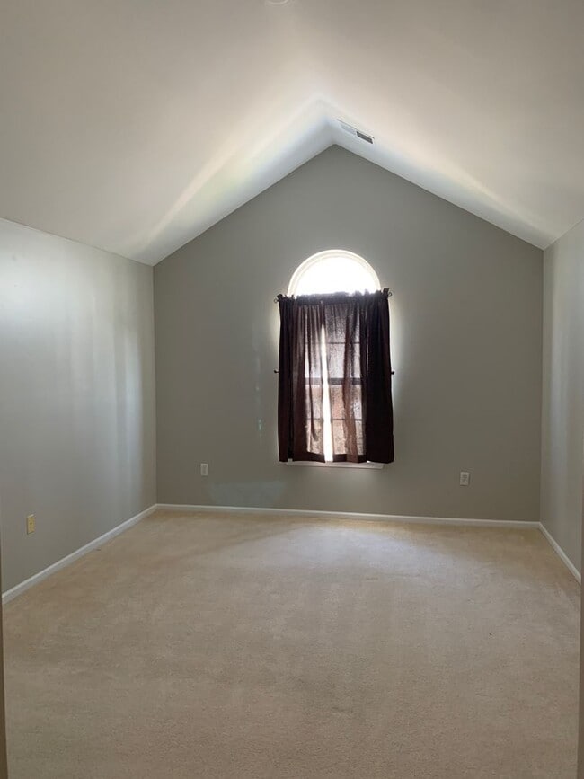Building Photo - BEAUTIFUL SPACIOUS 2 BEDRM, 2 BATH CONDO W/ATTACHED GARAGE