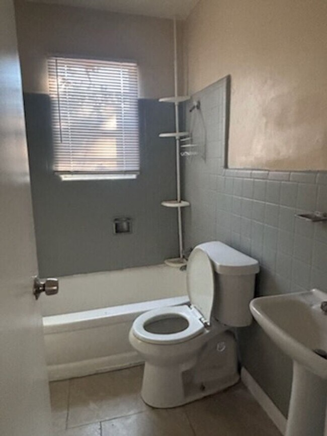 Building Photo - 1934 Catalina Dr