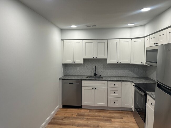 Building Photo - renovated 2-story Crestwood Condo! Situated in this great community is this wonderful 2-bedroom 1...