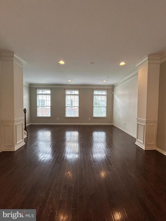 Building Photo - 1379 Parish Ave