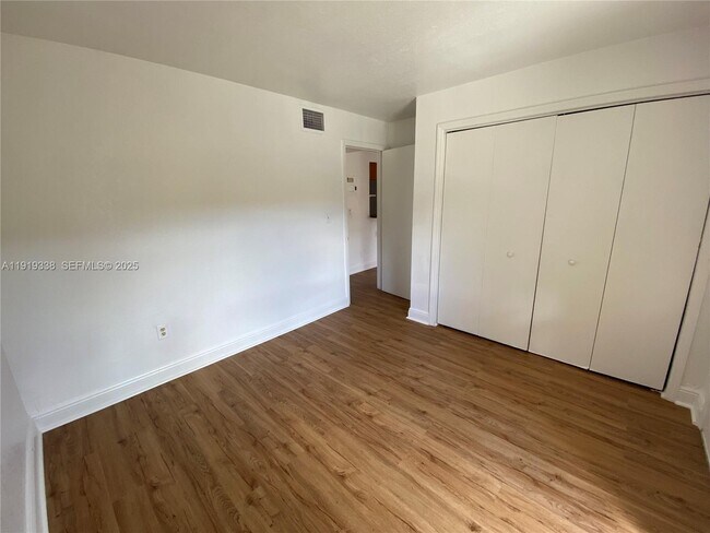 Building Photo - 241 S Royal Poinciana Blvd