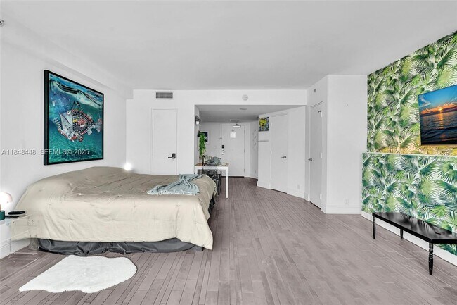 Building Photo - 1100 West Ave