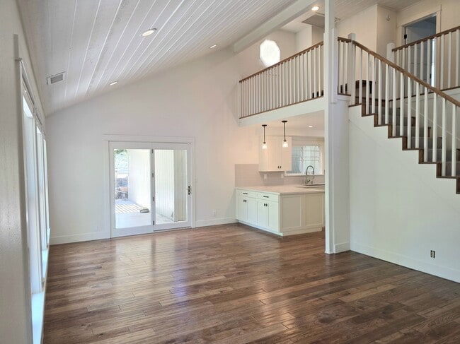 Building Photo - 3310 Manzana St