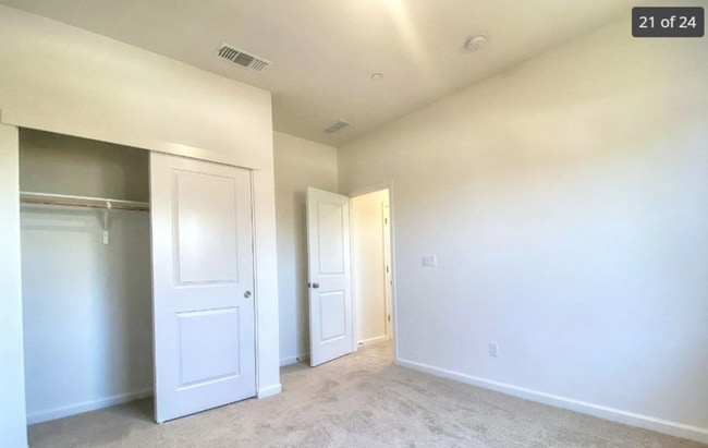 Building Photo - 917 Somerset Way