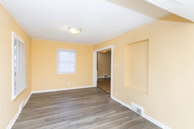 Building Photo - Kansas City 3 Bed 1 Bath Home