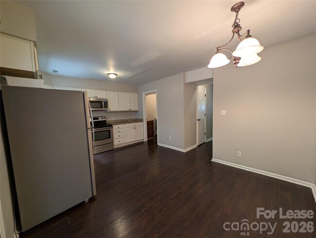 Building Photo - 9111 Sharonbrook Dr