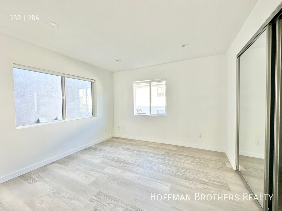 Building Photo - 2429 W Ave 33