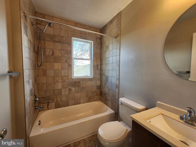 Building Photo - 1737 Eastern Blvd