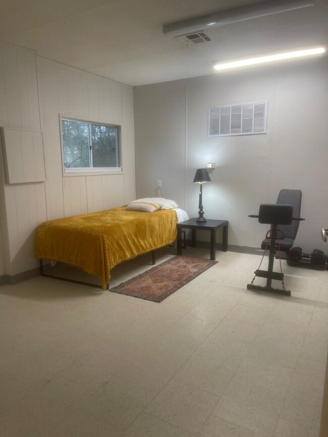 Building Photo - 408 N Rd