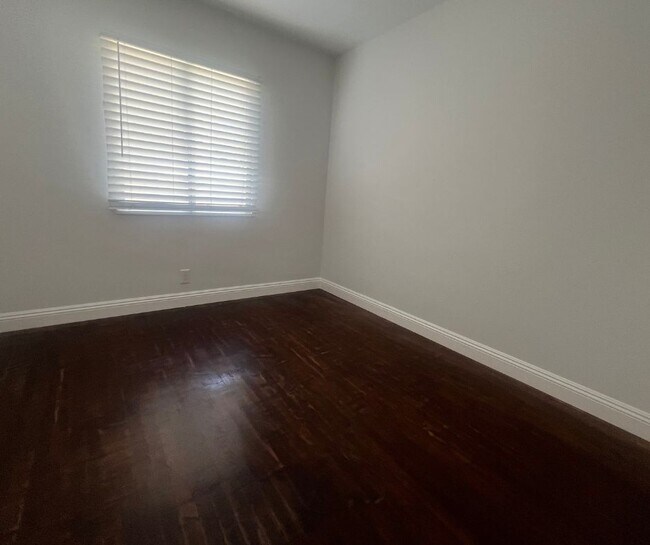 Building Photo - 1028 17th St