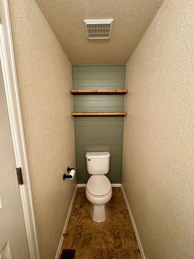 Building Photo - 3 Bedroom Home with Basement in Stetson Hills