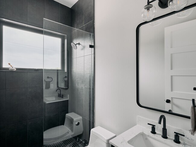 Building Photo - 412 Kemp St