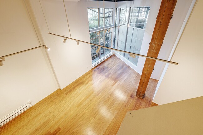 Building Photo - 461 2nd St