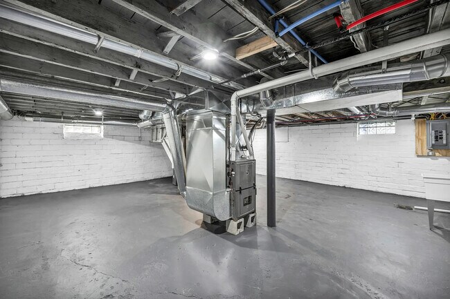 Building Photo - 2128 Hampstead Rd