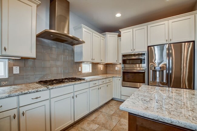 Building Photo - Well Appointed Home for Rent in Astoria!