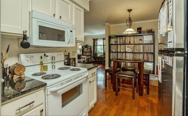 Building Photo - 3921 Overbrook Dr