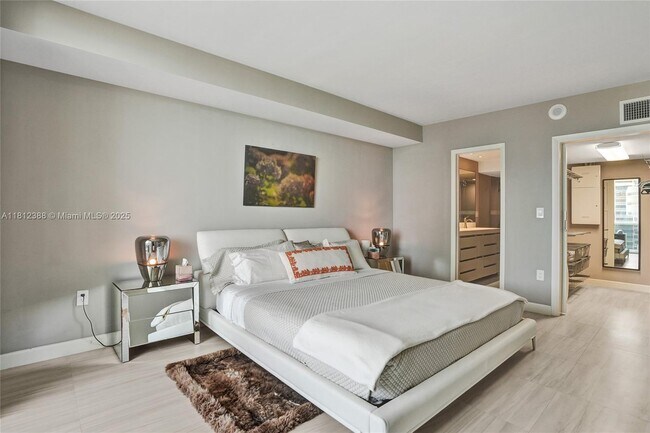 Building Photo - 10275 Collins Ave