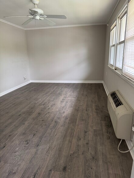 Building Photo - 701 Daniels St