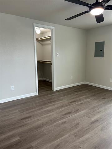 Building Photo - 407 N Justin Ave