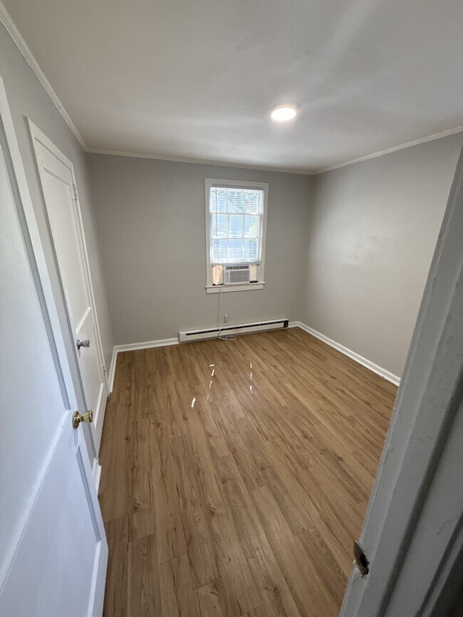 Building Photo - 1821 Gatewood Ave