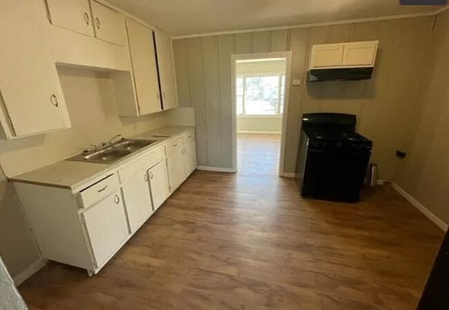 Building Photo - 1136 Sunset Dr