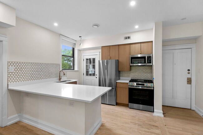 Building Photo - 4636 N Hamilton Ave