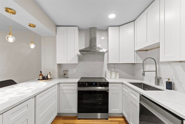 Building Photo - 4930 Kemper Ave