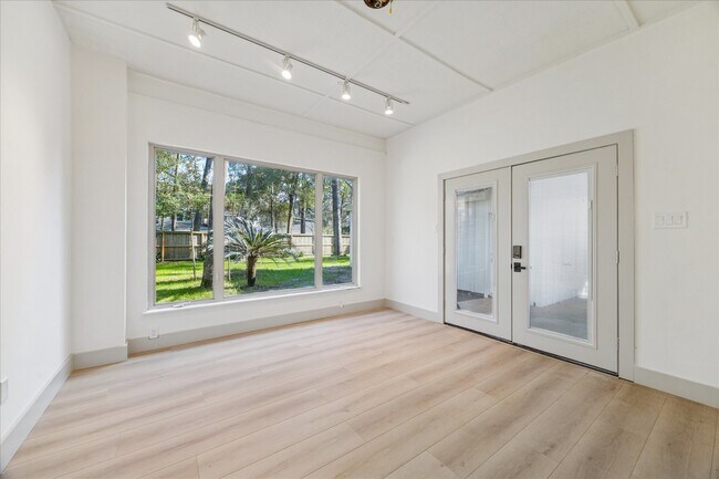 Building Photo - 2306 Mill Lake Dr