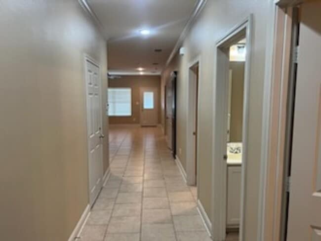 Building Photo - 3915 Mobley Cir