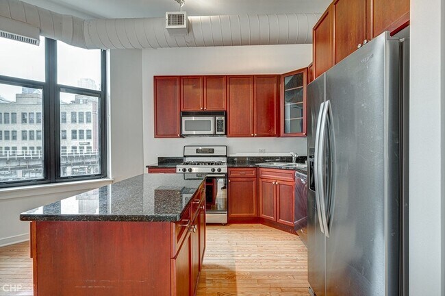 Building Photo - 333 W Hubbard St