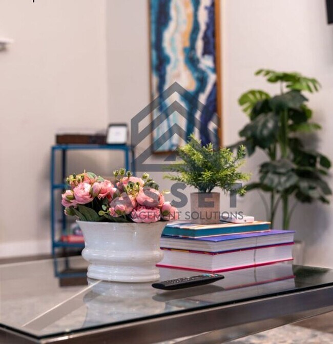 Building Photo - 2-Bed Furnished or Unfurnished The Choice Is Yours!