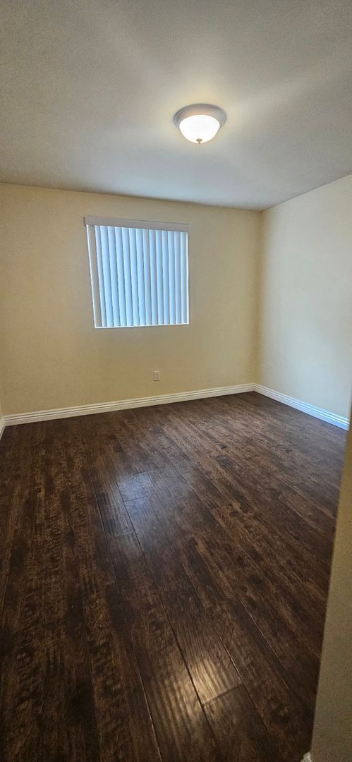 Building Photo - 75(611)