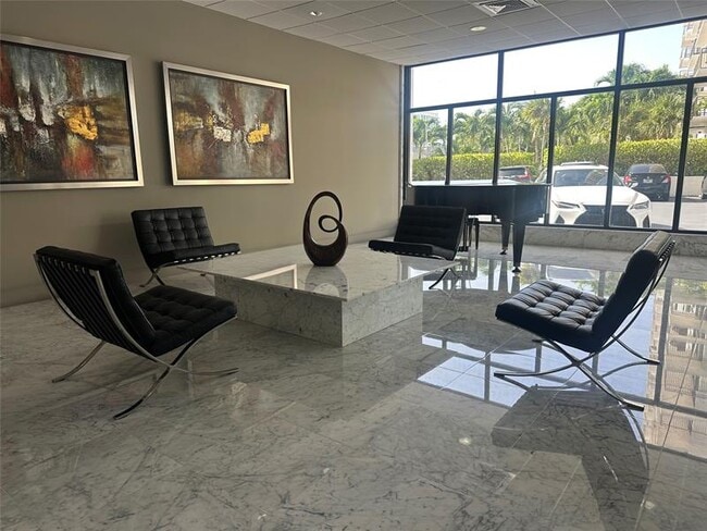Building Photo - 3015 N Ocean Blvd