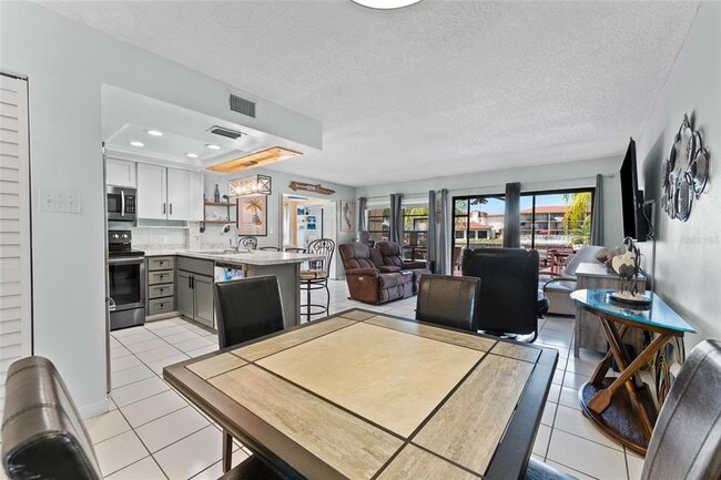 Building Photo - 2571 Cyprus Dr
