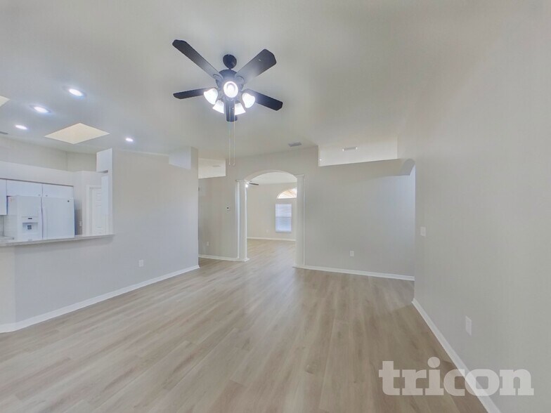 Building Photo - 1810 Cattleman Dr