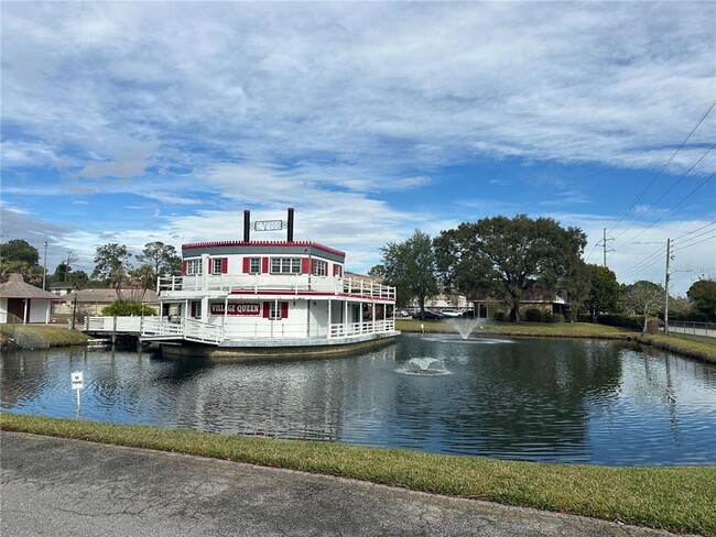 Building Photo - 6020 Village Cir S